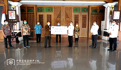 Bupati Pati Terima Bantuan Penanganan Covid-19 dari MKKS SMA-SMK Kabupaten Pati